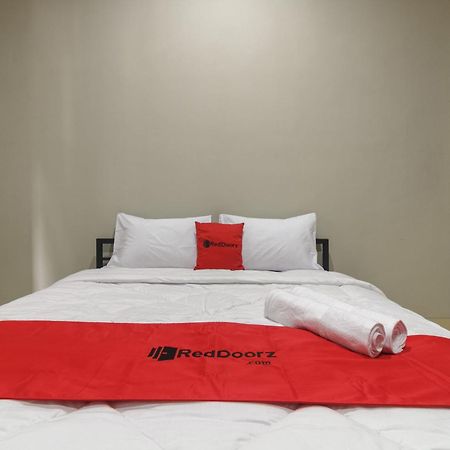 Reddoorz Near Puri Indah Mall Jakarta Ngoại thất bức ảnh