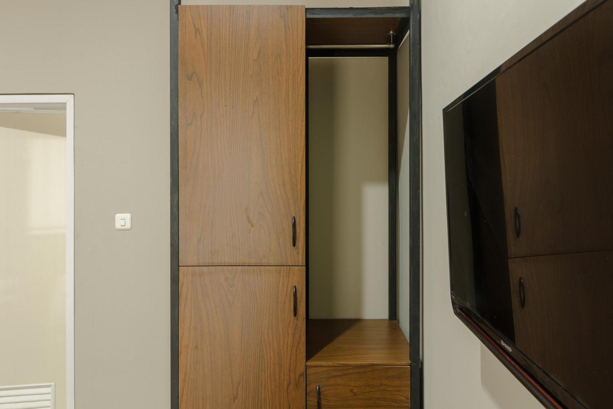 Reddoorz Near Puri Indah Mall Jakarta Ngoại thất bức ảnh