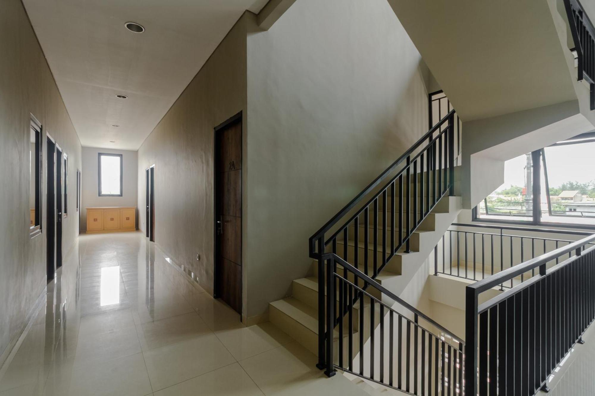 Reddoorz Near Puri Indah Mall Jakarta Ngoại thất bức ảnh