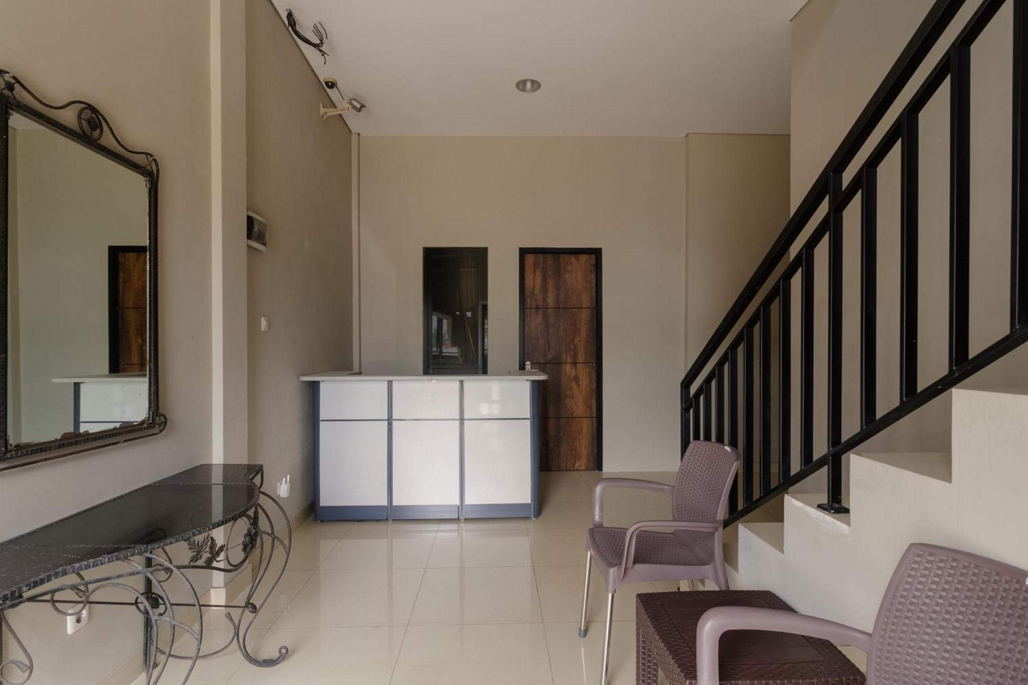 Reddoorz Near Puri Indah Mall Jakarta Ngoại thất bức ảnh