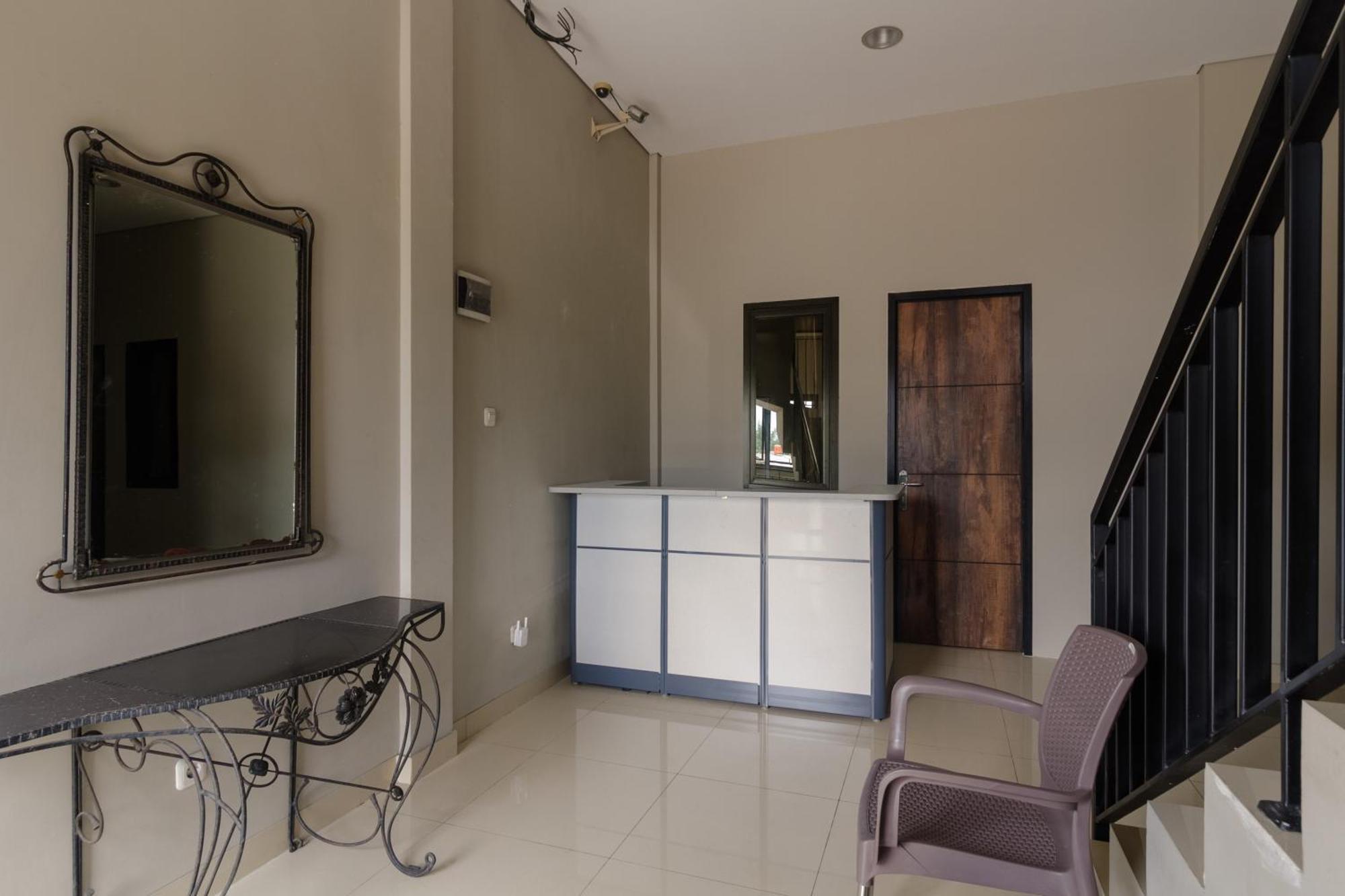 Reddoorz Near Puri Indah Mall Jakarta Ngoại thất bức ảnh