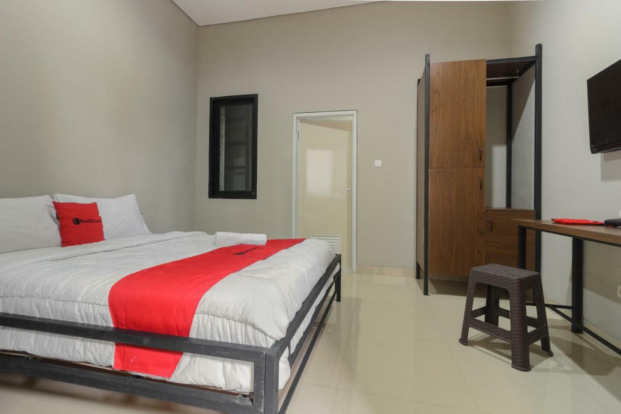 Reddoorz Near Puri Indah Mall Jakarta Ngoại thất bức ảnh