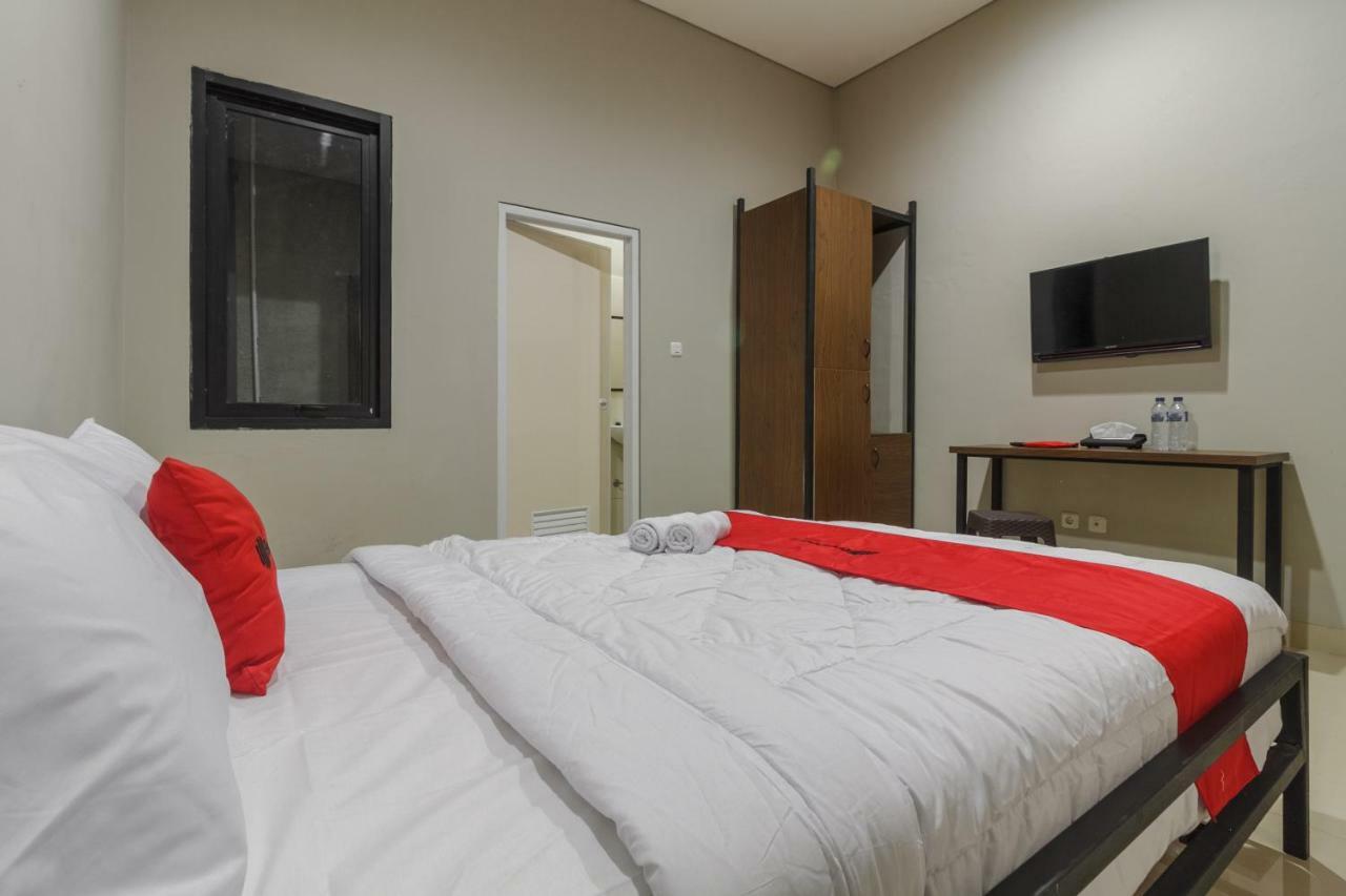 Reddoorz Near Puri Indah Mall Jakarta Ngoại thất bức ảnh